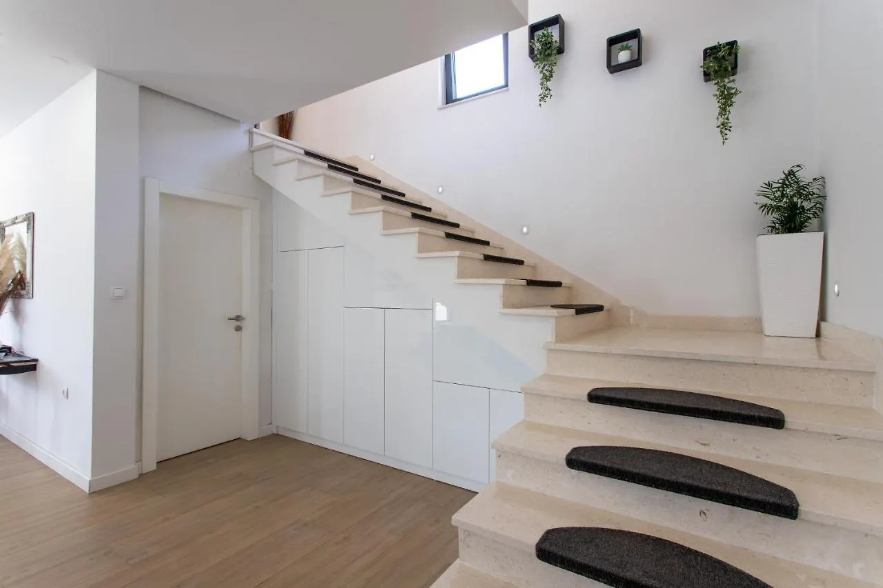 Luxury Villa Marion Kastel Novi
