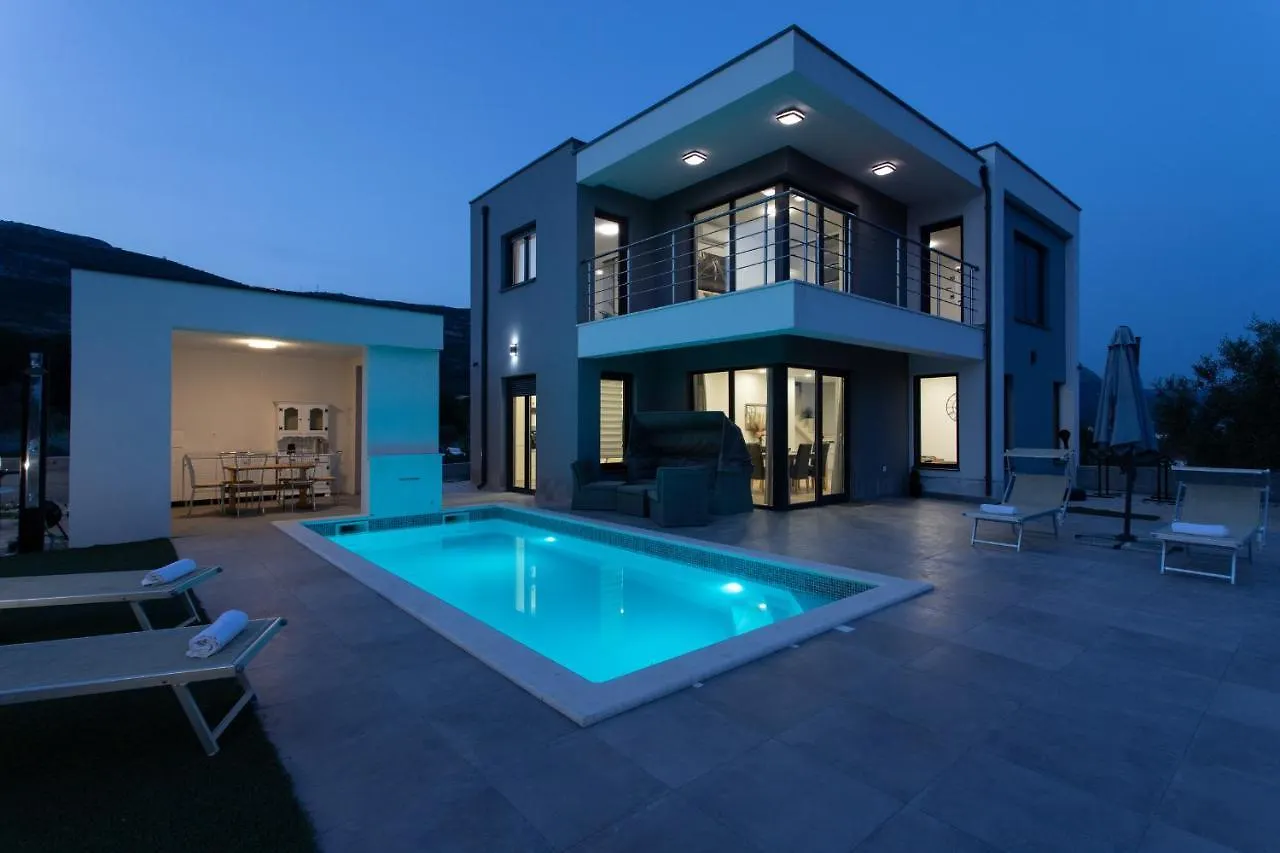 Luxury Villa Marion Kaštel Novi