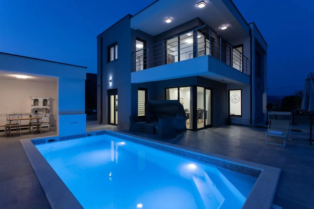 Luxury Villa Marion Kastel Novi