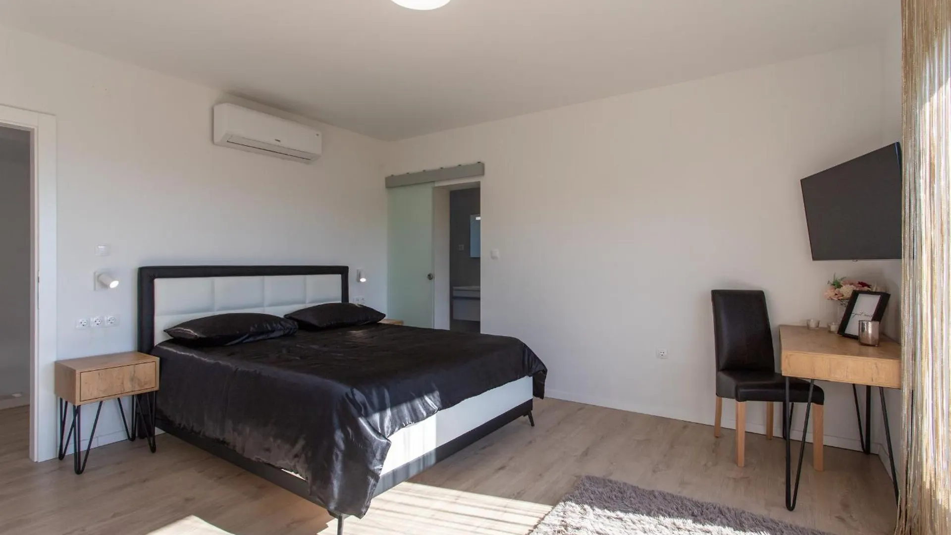 Luxury Villa Marion Kaštel Novi Croazia