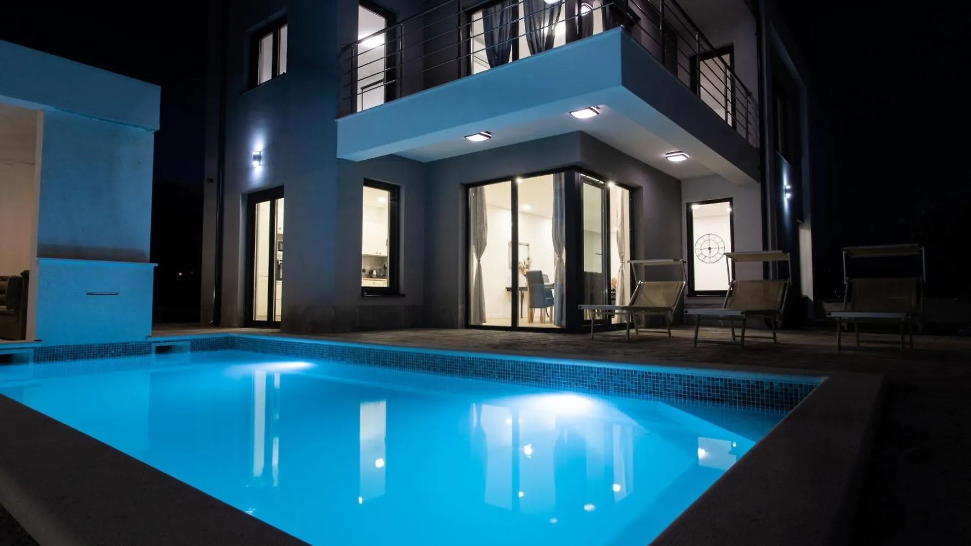 Luxury Villa Marion Kaštel Novi 0*,  Croazia